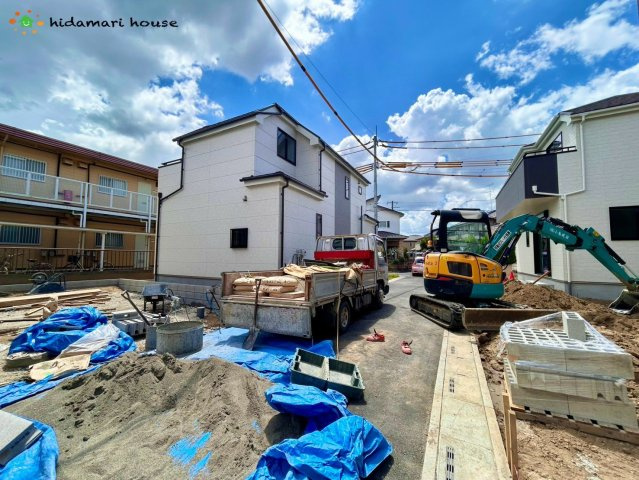 蓮田市黒浜2343番　新築戸建　ハートフルCの前面道路含む現地写真