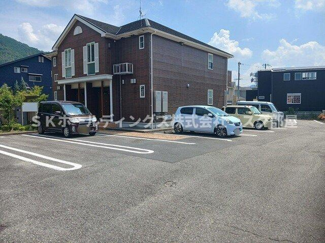 ファインレジデンス２番館の駐車場