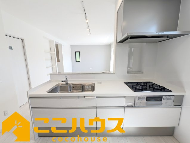 浦添市大平　新築戸建て　全1棟のキッチン|家事のしやすいシステムキッチン