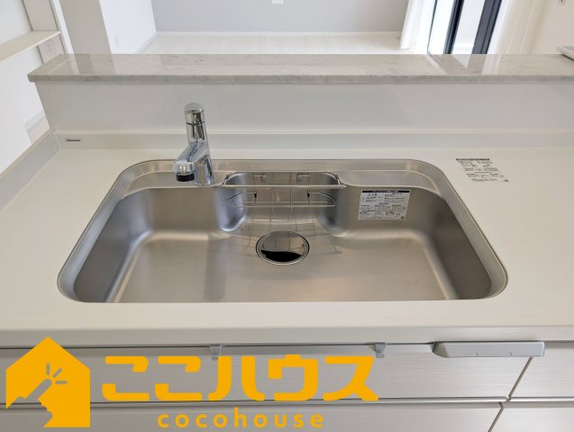 浦添市大平　新築戸建て　全1棟のキッチン|洗い物のしやすいワイドシンク