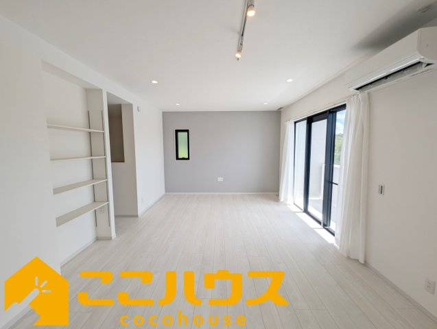 浦添市大平　新築戸建て　全1棟の居間・リビング|2階LDK17.8帖
