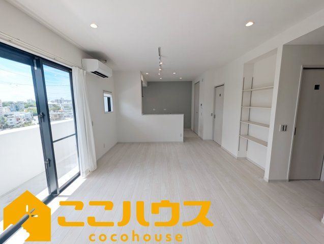 浦添市大平　新築戸建て　全1棟の居間・リビング|2階LDK17.8帖