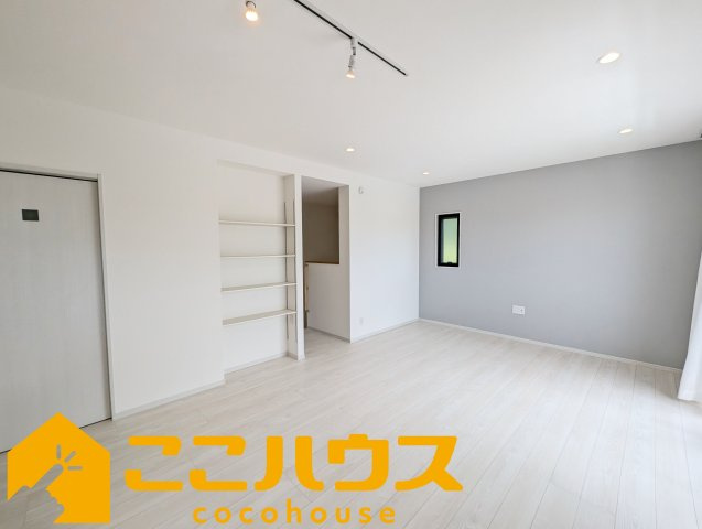 浦添市大平　新築戸建て　全1棟の居間・リビング|2階LDK17.8帖
