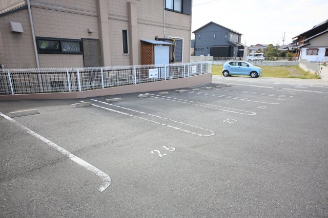 サンパルジェＢ棟の駐車場
