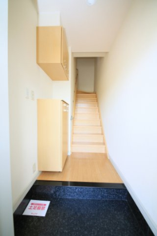 サンパルジェＢ棟の玄関|※反転間取り別部屋の写真を引用しております。
