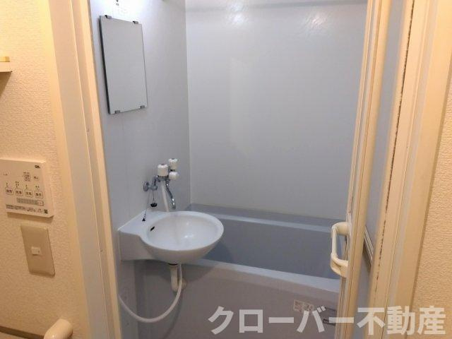 レオパレスＧｒｏｏｖｅｒの浴室