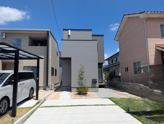 岡山市中区山崎　一戸建ての駐車場|最大3台が駐車可能です。（車種による）