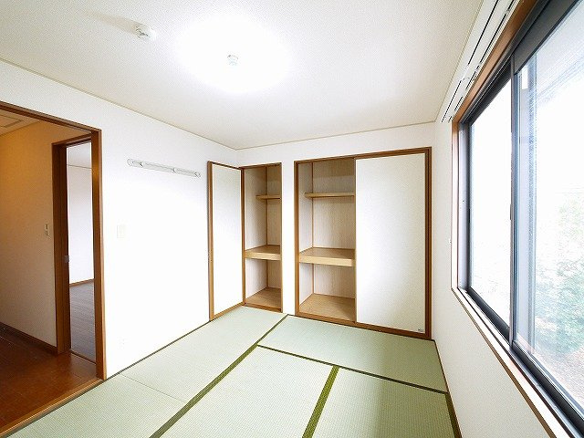 ヴィラ東生駒の和室|和室があれば、来客や子供用のスペースとして活躍します