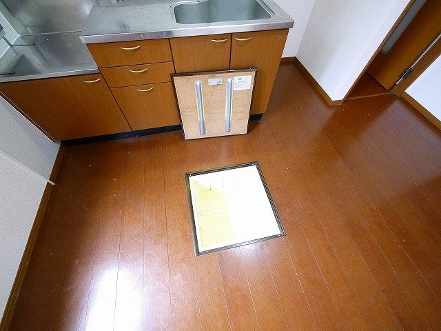 ヴィラ東生駒の収納|ちょっとした収納スペースも充実しています