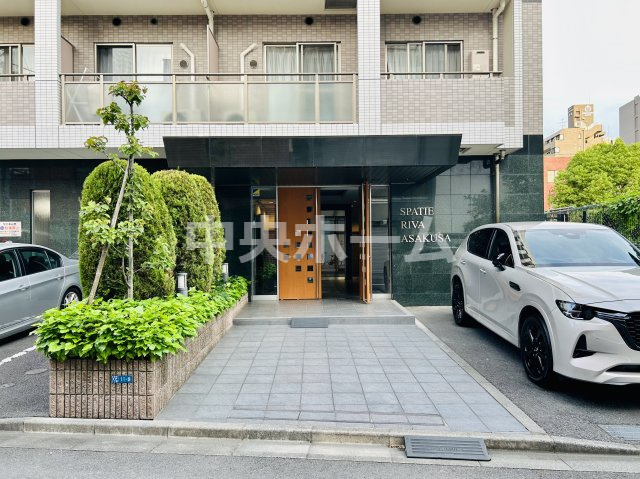 スパシエリーヴァ浅草のエントランス|【エントランス】マンションのエントランスは、その物件の印象を決める、顔とも言える場所です。毎日通る場所ですからきれいなのが一番です。