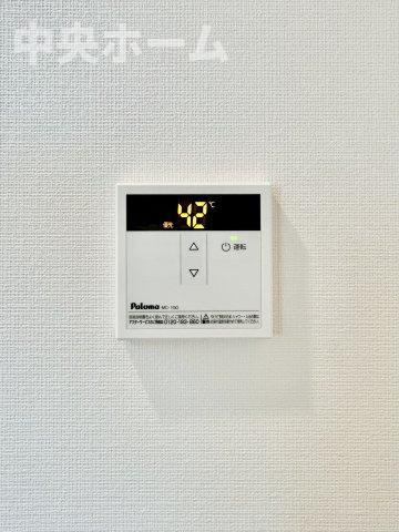 スパシエリーヴァ浅草の発電・温水設備|【給湯リモコン】外での一日を忘れさせてくれるオートバス機能でお好みの湯量・温度に調整された浴槽。