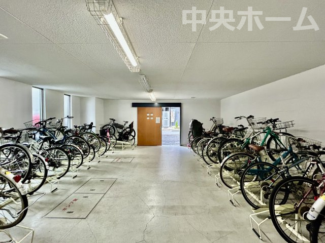 スパシエリーヴァ浅草の駐輪場|【自転車置き場】最新の空き状況や費用などの詳細は担当スタッフまでお問い合わせください。