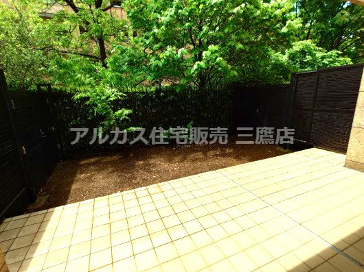 パークシティ浜田山B棟の庭