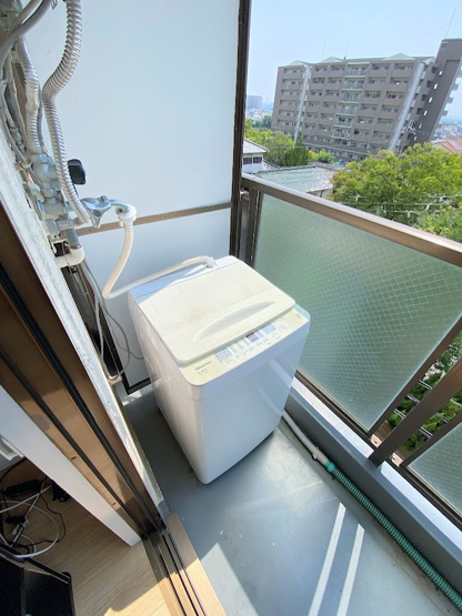 【設備】 | 　忍ヶ丘マンション | 洗濯機置き場です
※希望者に家電（洗濯機）設備サービス！