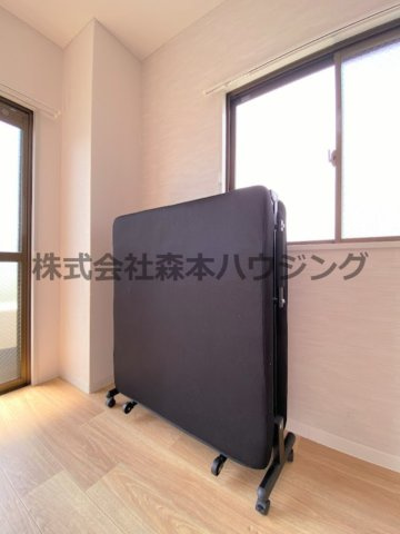 【設備】 | 　忍ヶ丘マンション | ※希望者に家具（折りたたみベッド）設備サービス！