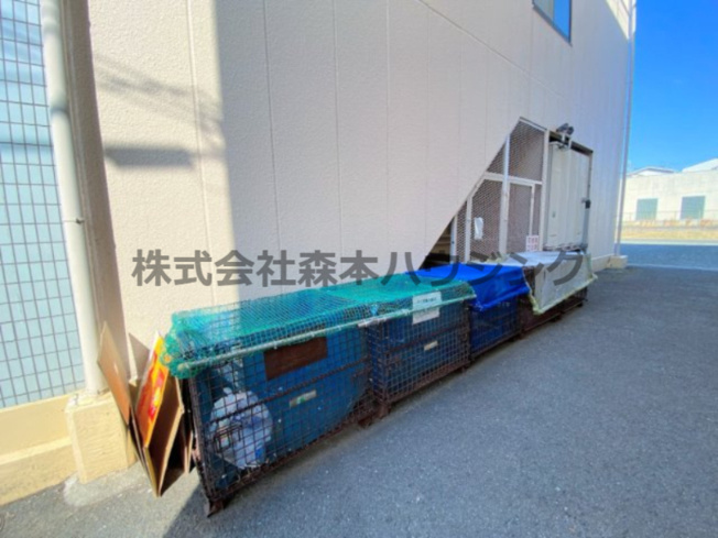【その他共用部分】 | 　忍ヶ丘マンション | 専用ごみ置き場です