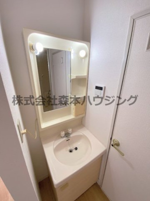 【独立洗面台】 | 　忍ヶ丘マンション | 独立洗面台で身支度をすべて済ませてしまいましょう