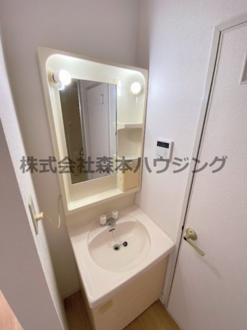 【独立洗面台】 | 　忍ヶ丘マンション | 独立洗面台で身支度をすべて済ませてしまいましょう
