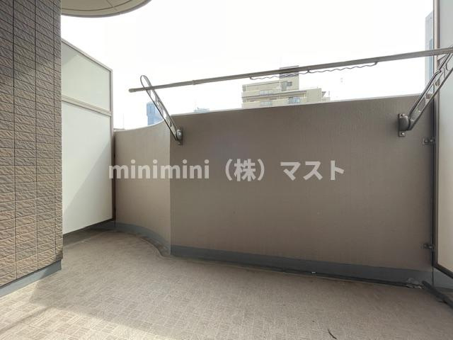エスティライフ難波西のバルコニー