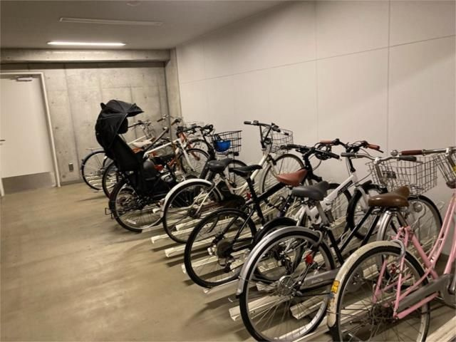 ラティエラ成城学園前のその他共用部分|■駐輪場（スライド式ラック）