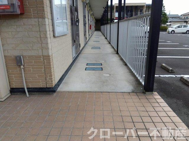 レオパレスデュ　エヴァンジイルのエントランス