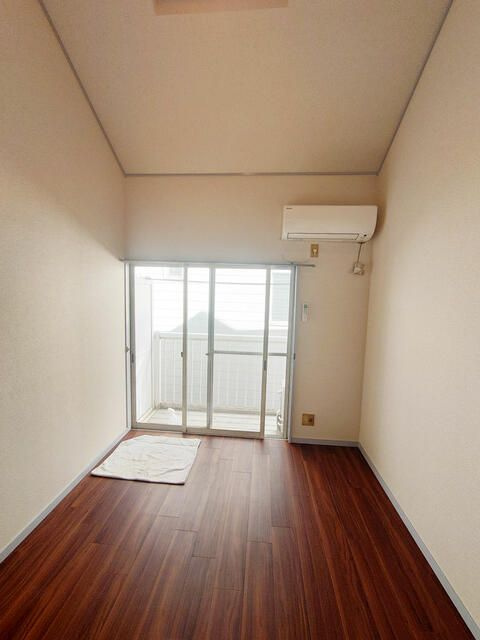 横浜市南区堀ノ内町２丁目のアパートの居間・リビング