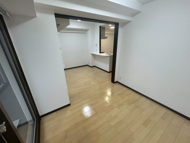 アーデンタワー本町イーストの洋室