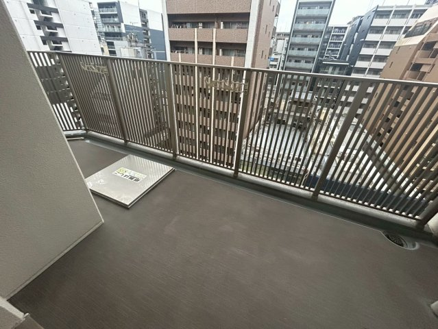 アーデンタワー本町イーストのバルコニー