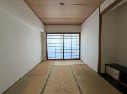 ガーデンヒルズ櫛原【キャッシュバック対象】の和室|畳の上でゆっくりとくつろげる和室です