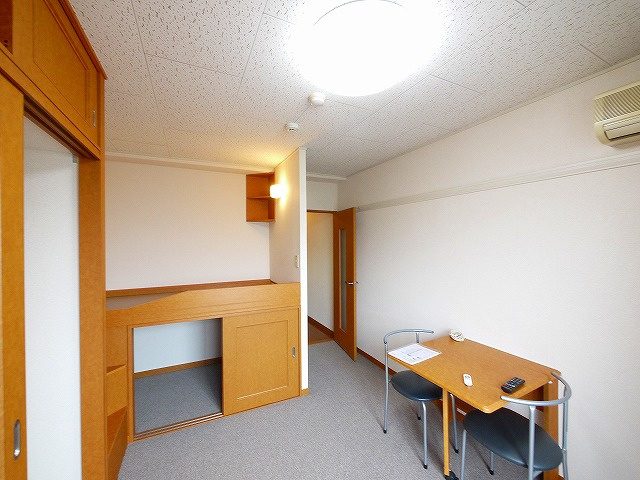 レオパレス佐保川の洋室