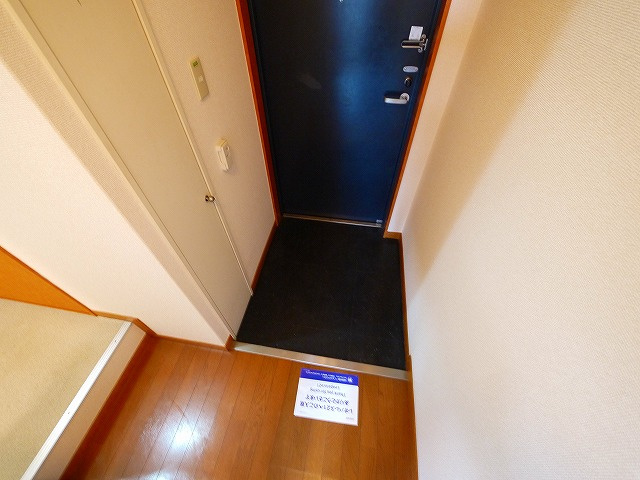 レオパレス佐保川の玄関
