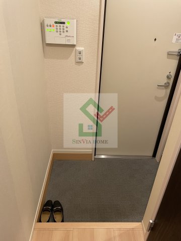エフエテルネルの玄関