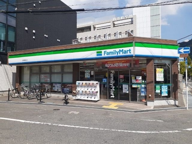 【周辺】 | 麓　Ｔｅｒｒａｃｅ | ファミリーマート四条畷駅前店様まで700m