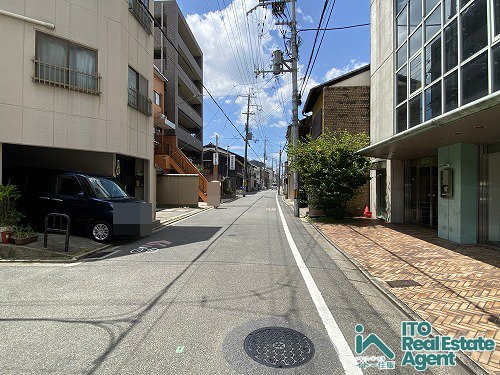 上京区 富小路町 土地の前面道路含む現地写真