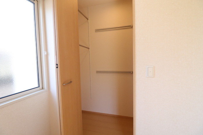 メゾン叶の洋室|６．１帖洋室クローゼット
