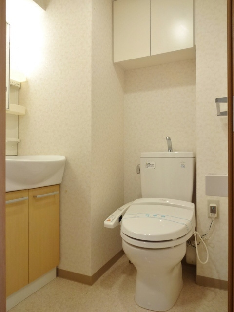 ベルディオガーデンのトイレ|同タイプで違う部屋の写真です。