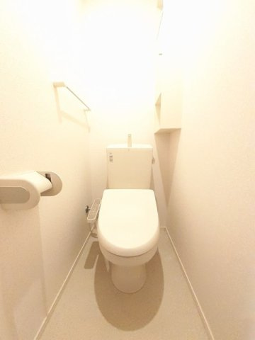 アーロンクレストのトイレ|ゆったりとした空間のトイレです