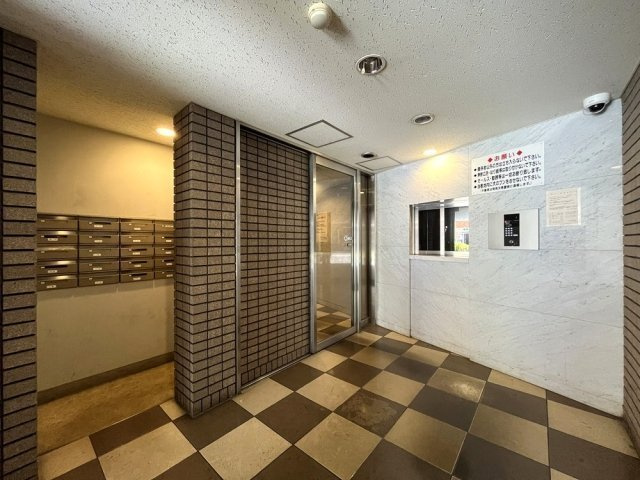 グランシャリオ国立のエントランス|建物の内部です