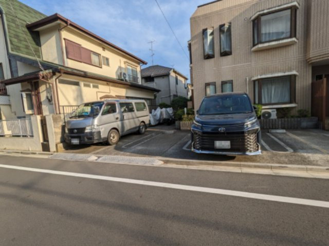 エマーレ国立の駐車場|駐車スペースもあります
