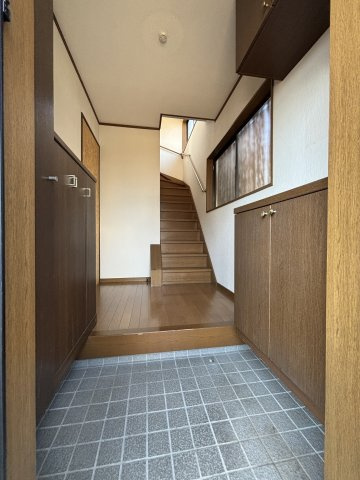 【玄関】 | パレYK稲荷町 | 明るい玄関です