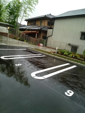 【駐車場】 | 藤阪東レジデンス八弘 | 車をお持ちの方に嬉しい駐車場付きの物件です