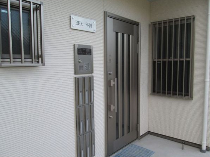 REX平針のエントランス