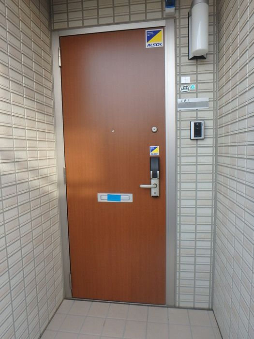 ルミナス山岸の玄関