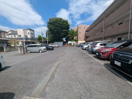 ラコリーナの駐車場