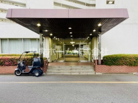 東建金町マンションのエントランス|【エントランス】マンションのエントランスは、その物件の印象を決める、顔とも言える場所です。毎日通る場所ですからきれいなのが一番です。エントランス内はオートロックですので暮らしの安全も確保されています。