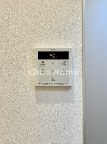 東建金町マンションの発電・温水設備|【給湯リモコン】外での一日を忘れさせてくれるオートバス機能でお好みの湯量・温度に調整された浴槽。