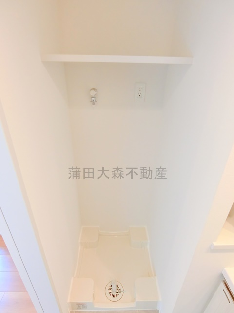 ルミーク大森の設備|棚付きの洗濯機置き場