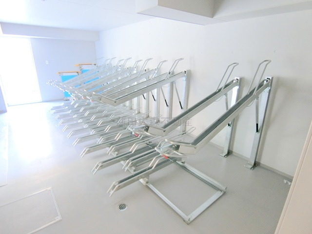ルミーク大森のその他共用部分|屋根付きラック式の駐輪場
