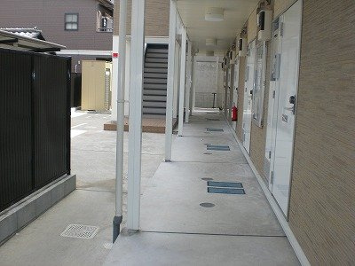 【その他】 | レオパレスアースリー生田 | 1階共用廊下