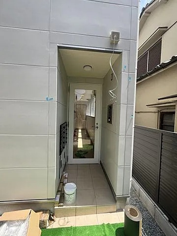 新宿区北新宿２丁目のアパートのエントランス